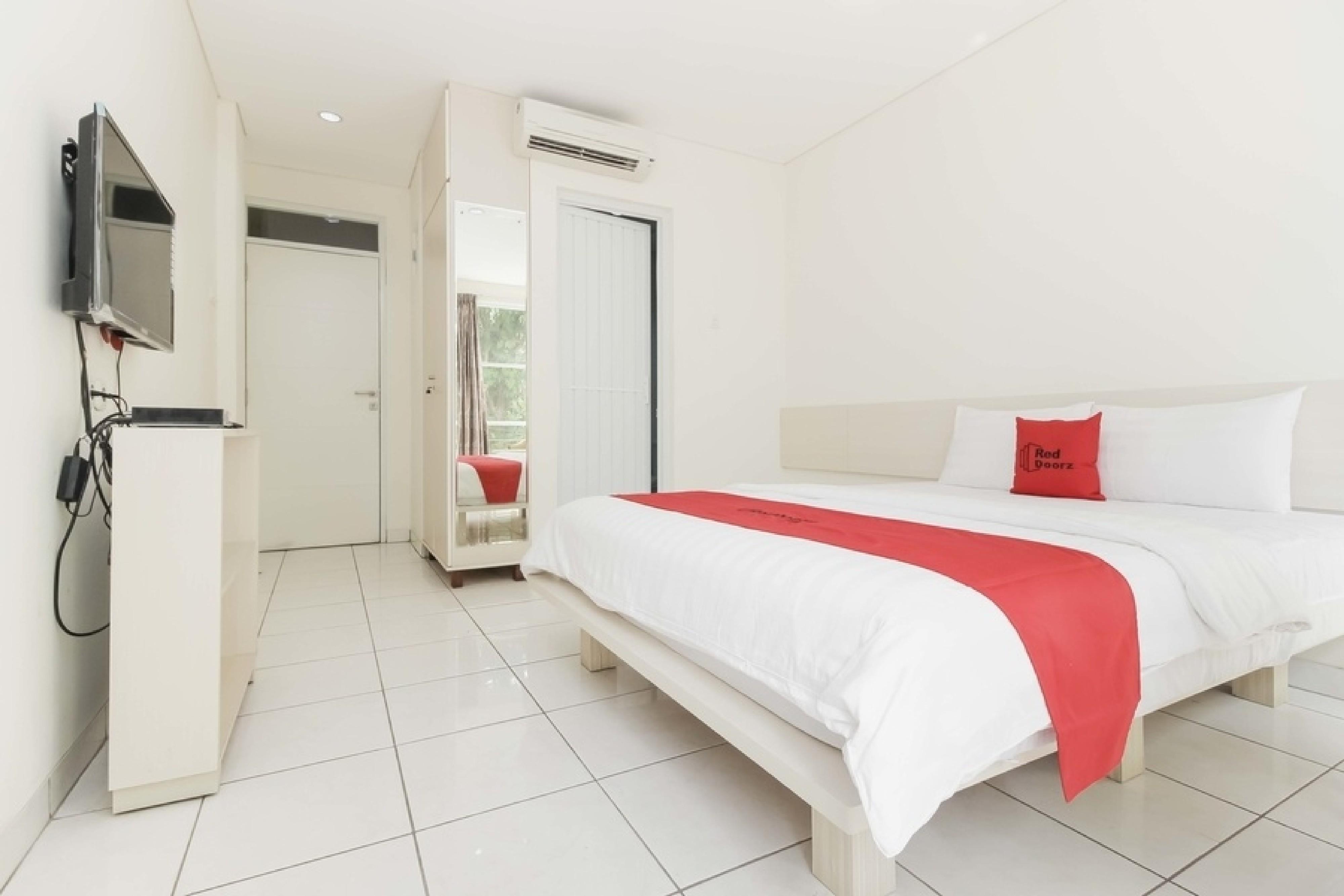 Hotel Reddoorz Near Pancoran Jakarta Exterior foto